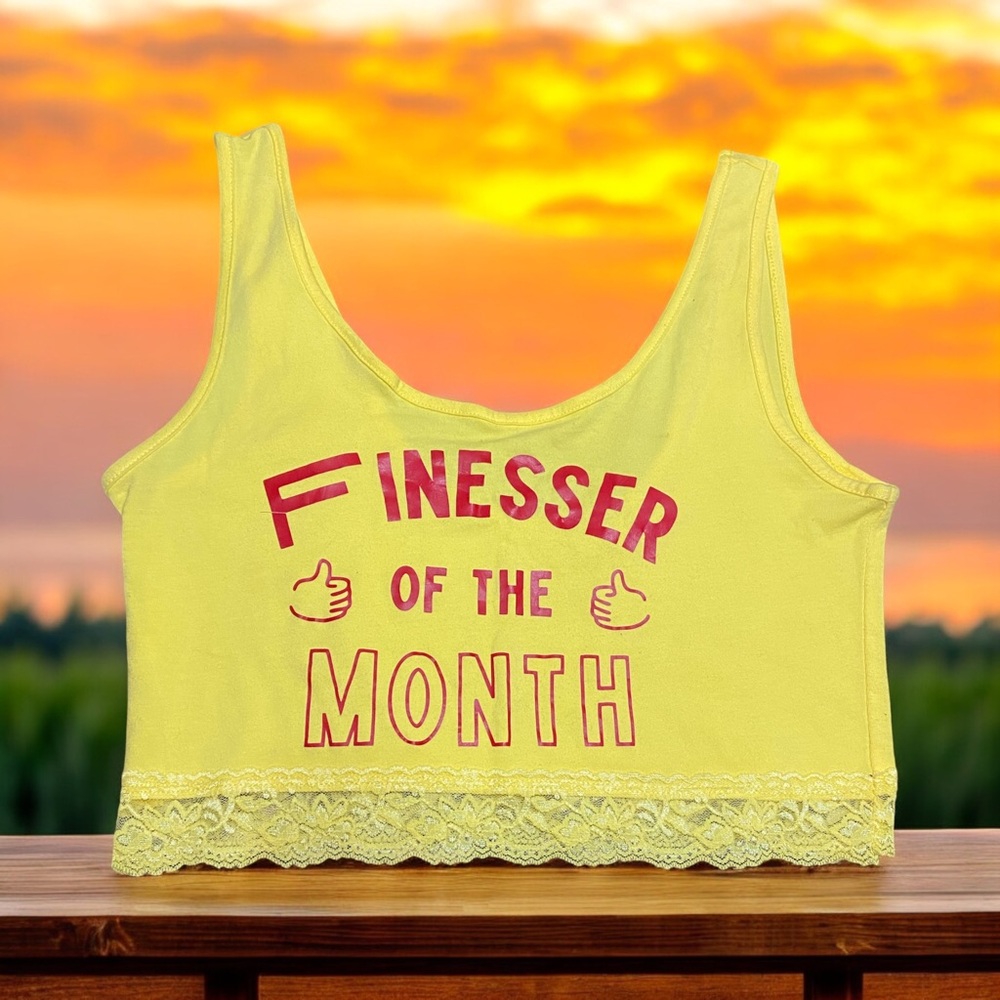 Women’s yellow no sleeve crop top size XL